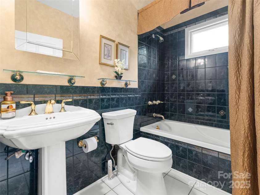 35 Beaumont Drive, Hendersonville, NC 28739.  MLS# CAR4293793, YatesRealty ID 33609. Bathroom 2