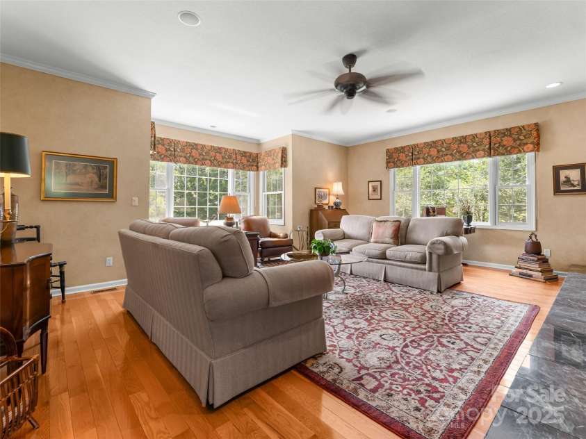 35 Beaumont Drive, Hendersonville, NC 28739.  MLS# CAR4293793, YatesRealty ID 33609. Living Room
