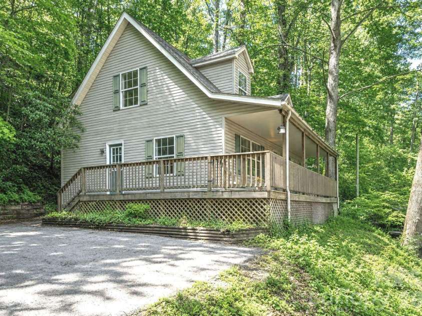 42 Greenview Drive, Maggie Valley, NC 28751.  MLS# CAR4376874, YatesRealty ID 3361. 