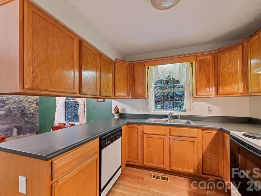 42 Greenview Drive, Maggie Valley, NC 28751.  MLS# CAR4376874, YatesRealty ID 3361. 