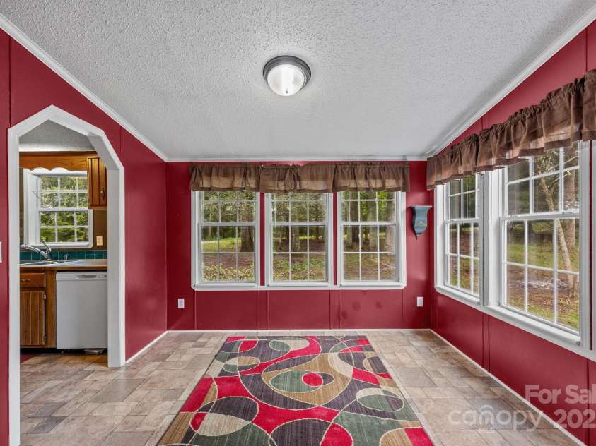 573 Deep Gap Loop Road, Flat Rock, NC 28731.  MLS# CAR4295094, YatesRealty ID 33611. DIning Room