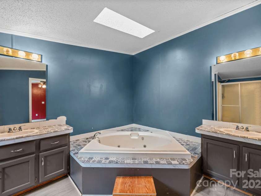 573 Deep Gap Loop Road, Flat Rock, NC 28731.  MLS# CAR4295094, YatesRealty ID 33611. Main Bath