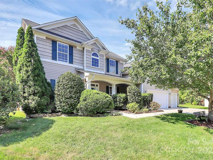 6028 Zinnia Drive, Matthews, NC 28104.  MLS# CAR4264987, YatesRealty ID 33612. 
