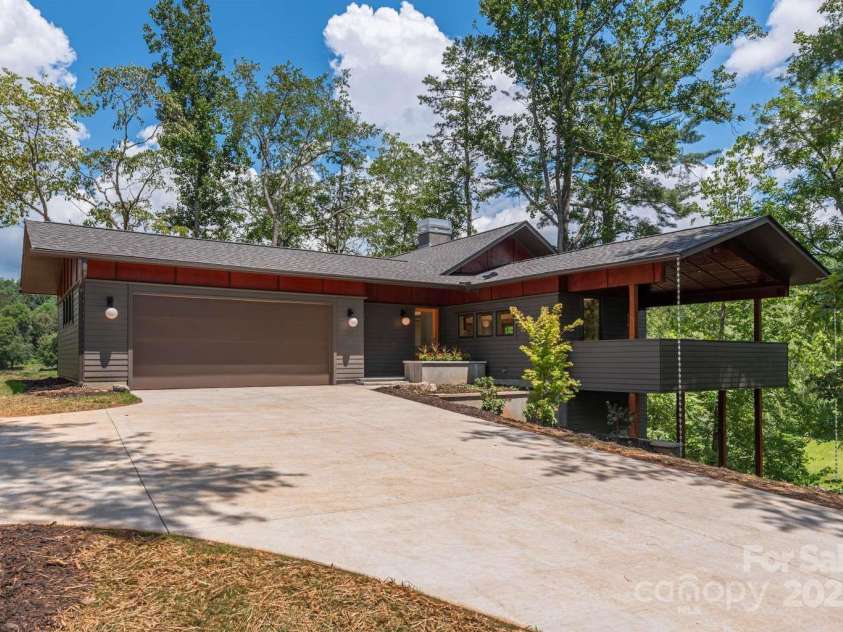 15 Bridgewater Drive, Fletcher, NC 28732.  MLS# CAR4289248, YatesRealty ID 33613. 