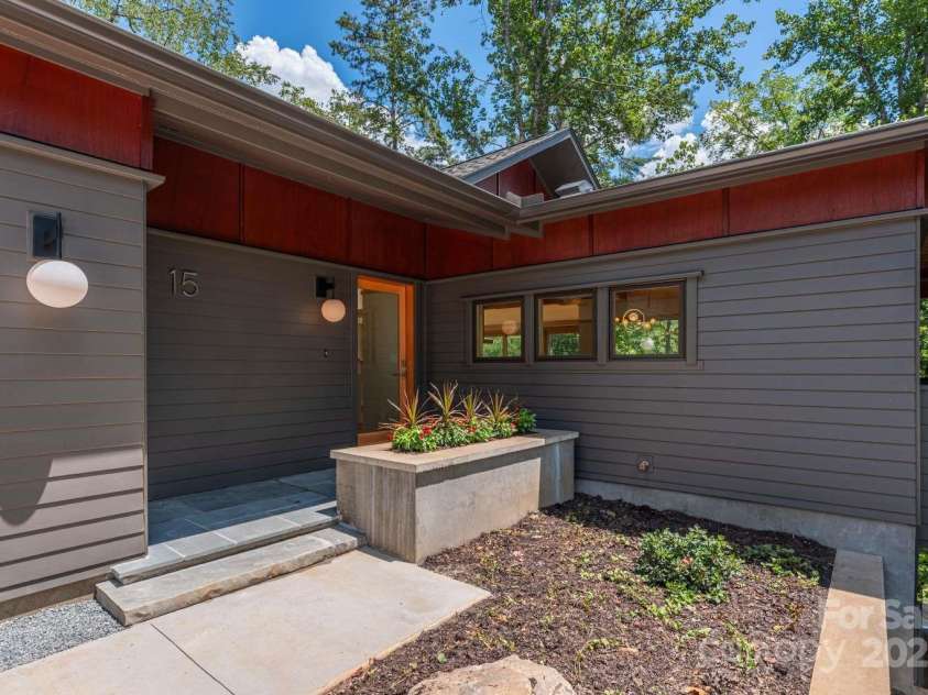 15 Bridgewater Drive, Fletcher, NC 28732.  MLS# CAR4289248, YatesRealty ID 33613. 