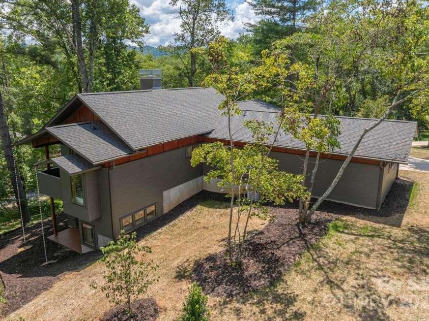 15 Bridgewater Drive, Fletcher, NC 28732.  MLS# CAR4289248, YatesRealty ID 33613. 