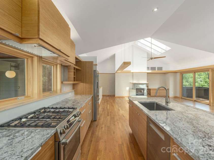 15 Bridgewater Drive, Fletcher, NC 28732.  MLS# CAR4289248, YatesRealty ID 33613. 