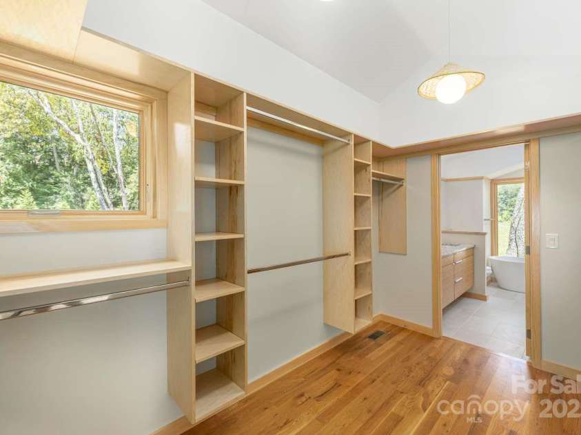 15 Bridgewater Drive, Fletcher, NC 28732.  MLS# CAR4289248, YatesRealty ID 33613. 