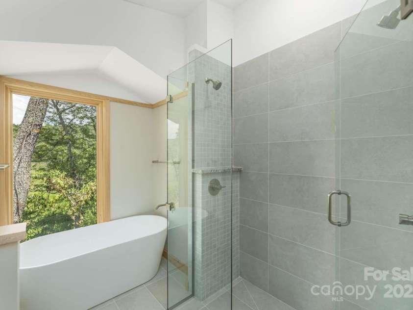 15 Bridgewater Drive, Fletcher, NC 28732.  MLS# CAR4289248, YatesRealty ID 33613. 