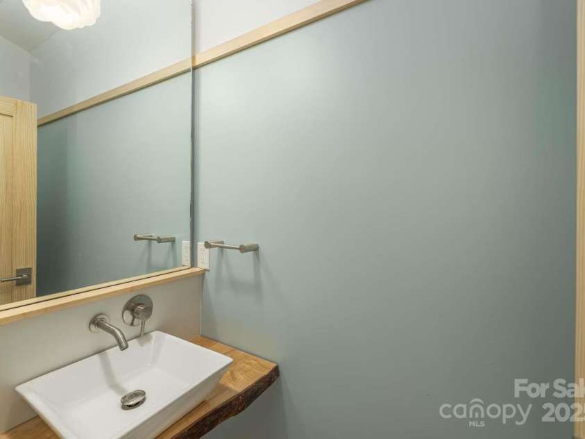 15 Bridgewater Drive, Fletcher, NC 28732.  MLS# CAR4289248, YatesRealty ID 33613. 