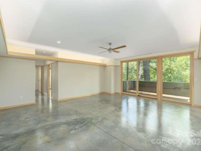 15 Bridgewater Drive, Fletcher, NC 28732.  MLS# CAR4289248, YatesRealty ID 33613. 