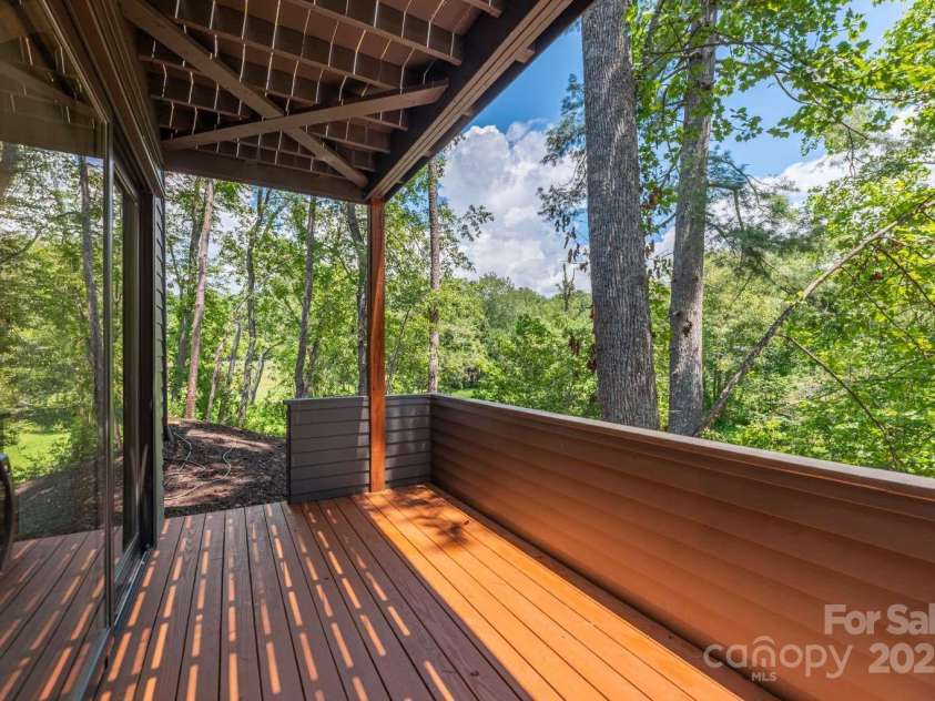 15 Bridgewater Drive, Fletcher, NC 28732.  MLS# CAR4289248, YatesRealty ID 33613. 