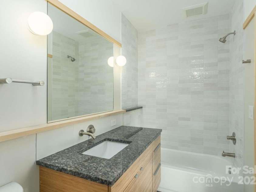 15 Bridgewater Drive, Fletcher, NC 28732.  MLS# CAR4289248, YatesRealty ID 33613. 