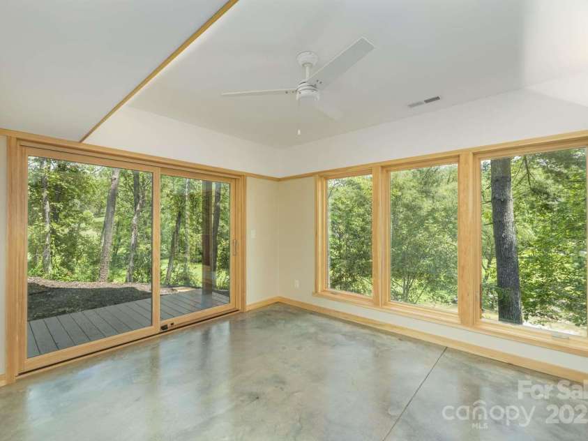 15 Bridgewater Drive, Fletcher, NC 28732.  MLS# CAR4289248, YatesRealty ID 33613. 