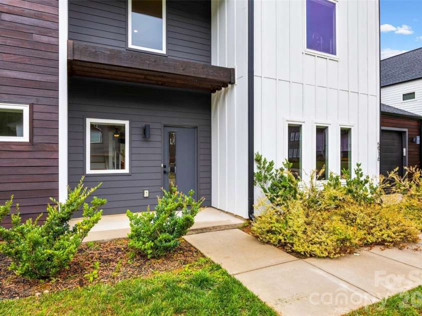 5916 Pepper Bush Lane, Charlotte, NC 28212.  MLS# CAR4385822, YatesRealty ID 33615. 