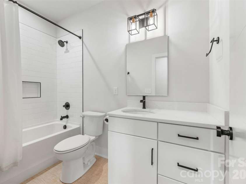 5916 Pepper Bush Lane, Charlotte, NC 28212.  MLS# CAR4385822, YatesRealty ID 33615. 