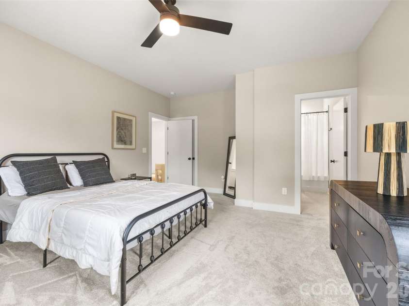 5916 Pepper Bush Lane, Charlotte, NC 28212.  MLS# CAR4385822, YatesRealty ID 33615. 