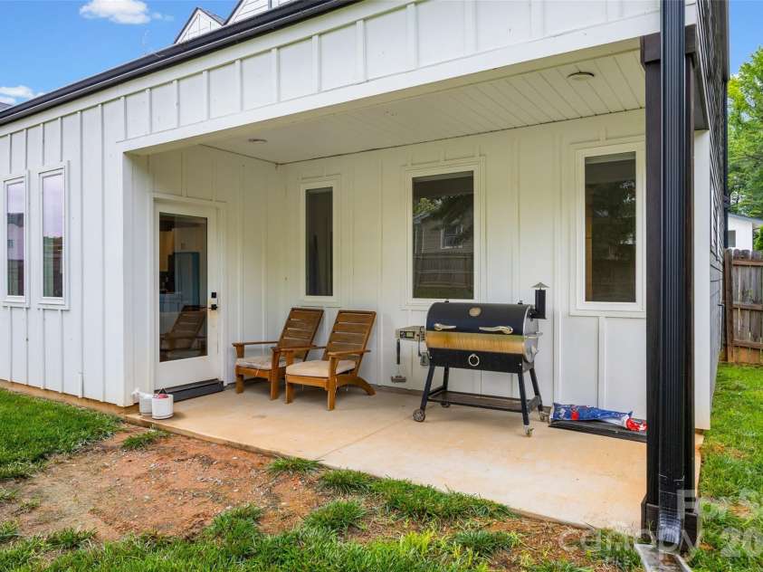 5916 Pepper Bush Lane, Charlotte, NC 28212.  MLS# CAR4385822, YatesRealty ID 33615. 