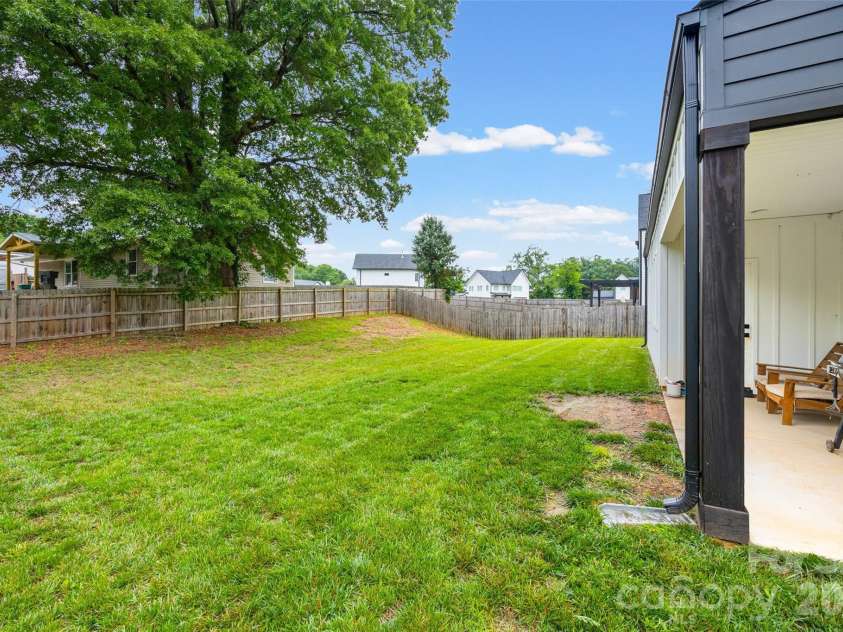 5916 Pepper Bush Lane, Charlotte, NC 28212.  MLS# CAR4385822, YatesRealty ID 33615. 