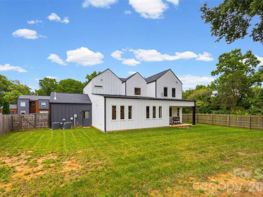 5916 Pepper Bush Lane, Charlotte, NC 28212.  MLS# CAR4385822, YatesRealty ID 33615. 