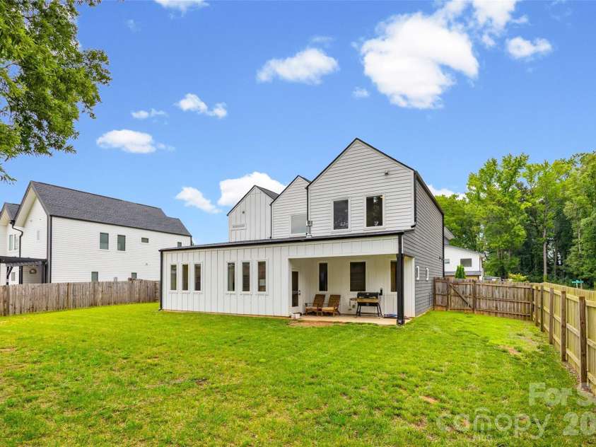 5916 Pepper Bush Lane, Charlotte, NC 28212.  MLS# CAR4385822, YatesRealty ID 33615. 