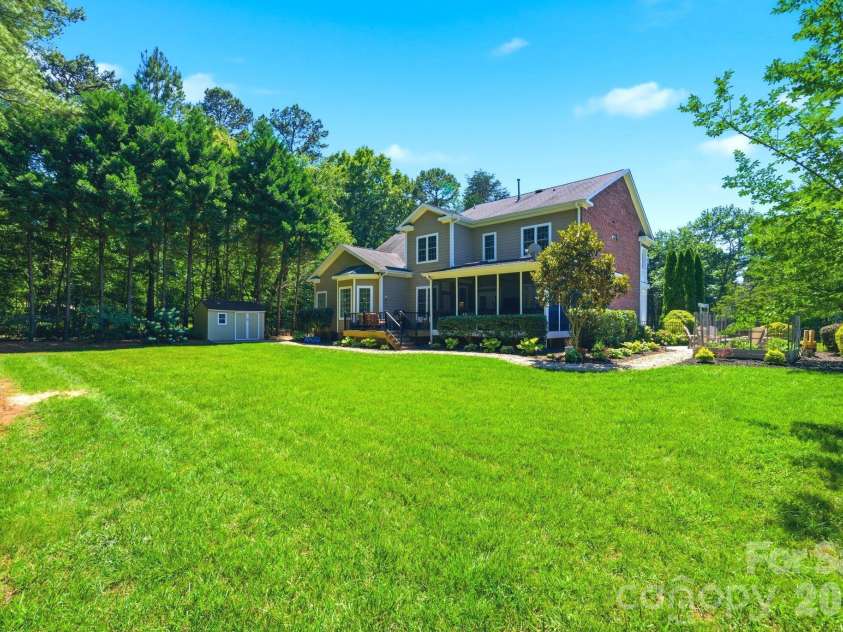 16000 Sunset Drive, Huntersville, NC 28078.  MLS# CAR4389802, YatesRealty ID 33616. 