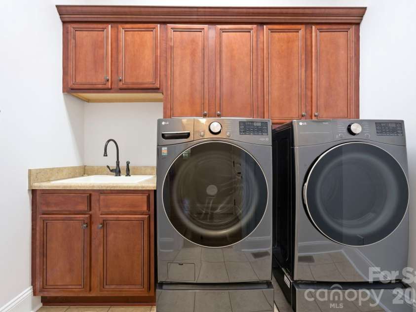 16000 Sunset Drive, Huntersville, NC 28078.  MLS# CAR4389802, YatesRealty ID 33616. Main Level Laundry