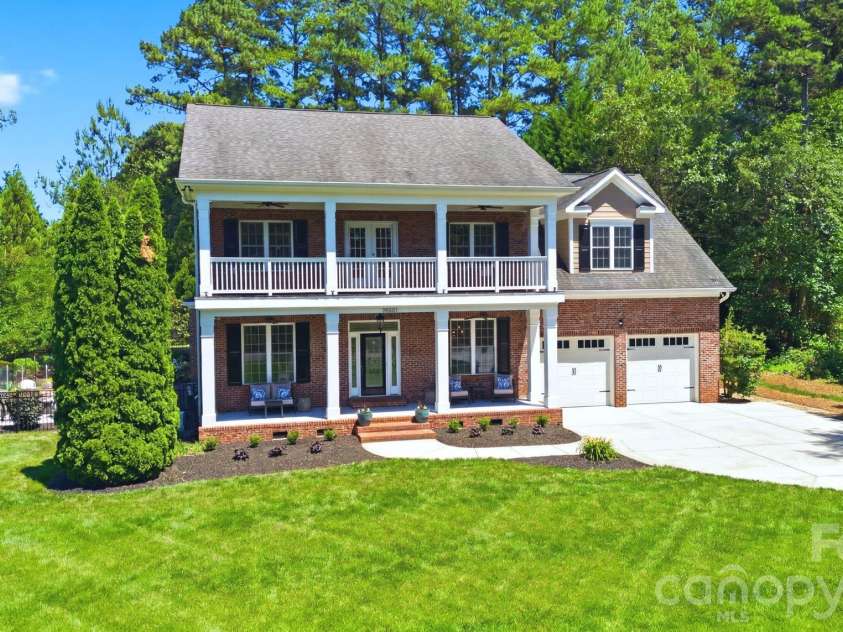 16000 Sunset Drive, Huntersville, NC 28078.  MLS# CAR4389802, YatesRealty ID 33616. Stunning First Impression