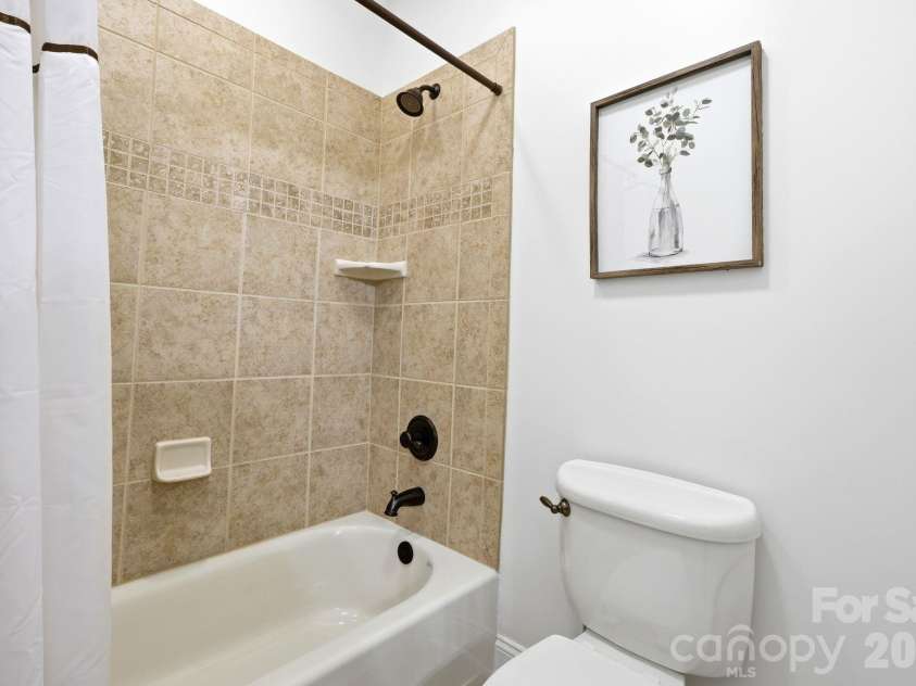 16000 Sunset Drive, Huntersville, NC 28078.  MLS# CAR4389802, YatesRealty ID 33616. Upper Bathroom 1