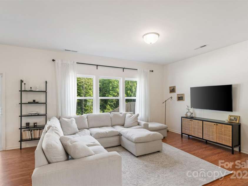 5113 Arbordale Way, Mount Holly, NC 28120.  MLS# CAR4294458, YatesRealty ID 33616. 