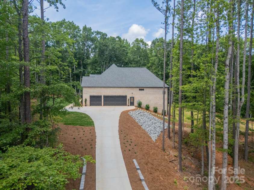 4028 Spindrift Cove Drive, Denver, NC 28037.  MLS# CAR4270075, YatesRealty ID 33617. The oversized 3 Car Garage provides ample and luxurious space