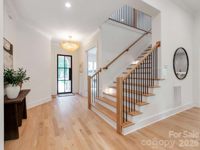 4627 Water Oak Road, Charlotte, NC 28211.  MLS# CAR4390042, YatesRealty ID 33618. 