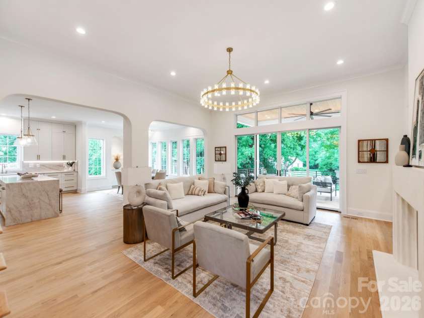 4627 Water Oak Road, Charlotte, NC 28211.  MLS# CAR4390042, YatesRealty ID 33618. 