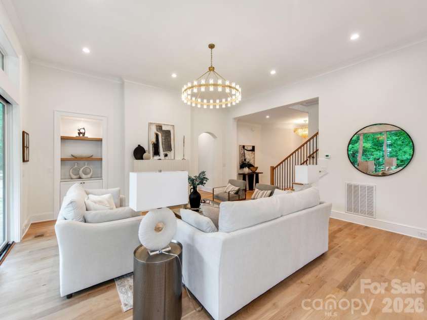 4627 Water Oak Road, Charlotte, NC 28211.  MLS# CAR4390042, YatesRealty ID 33618. 