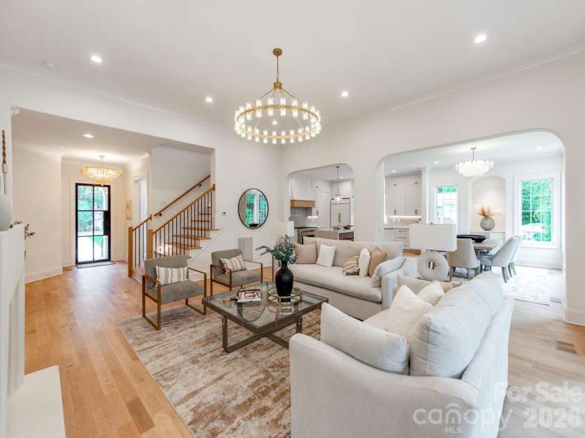 4627 Water Oak Road, Charlotte, NC 28211.  MLS# CAR4390042, YatesRealty ID 33618. 