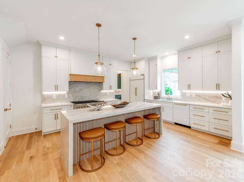 4627 Water Oak Road, Charlotte, NC 28211.  MLS# CAR4390042, YatesRealty ID 33618. 