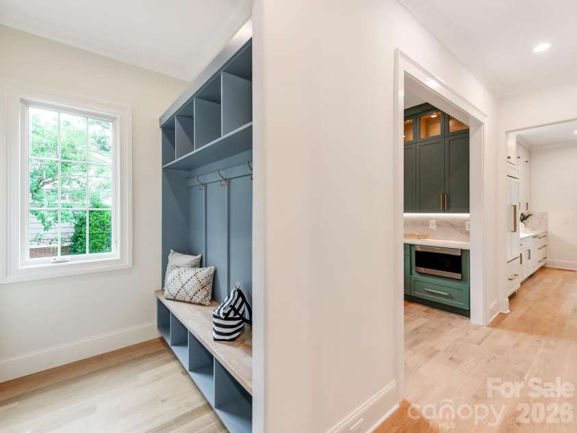 4627 Water Oak Road, Charlotte, NC 28211.  MLS# CAR4390042, YatesRealty ID 33618. 