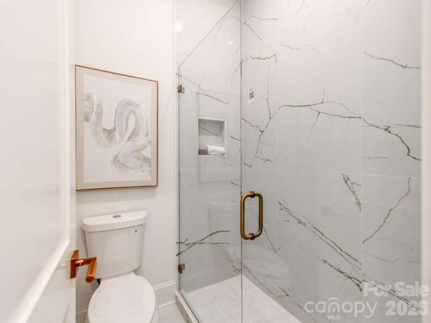 4627 Water Oak Road, Charlotte, NC 28211.  MLS# CAR4390042, YatesRealty ID 33618. 