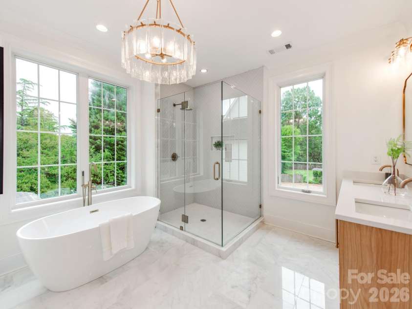 4627 Water Oak Road, Charlotte, NC 28211.  MLS# CAR4390042, YatesRealty ID 33618. 