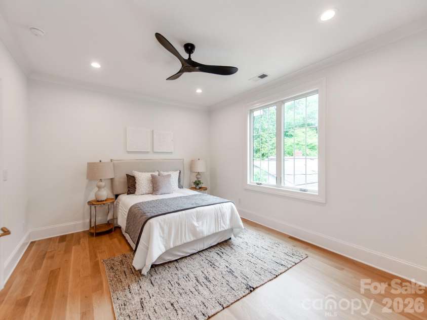 4627 Water Oak Road, Charlotte, NC 28211.  MLS# CAR4390042, YatesRealty ID 33618. 