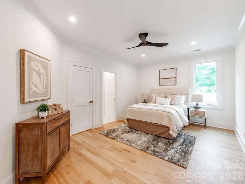 4627 Water Oak Road, Charlotte, NC 28211.  MLS# CAR4390042, YatesRealty ID 33618. 