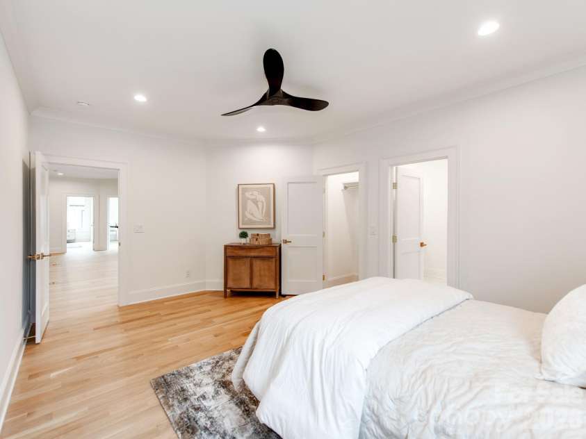 4627 Water Oak Road, Charlotte, NC 28211.  MLS# CAR4390042, YatesRealty ID 33618. 