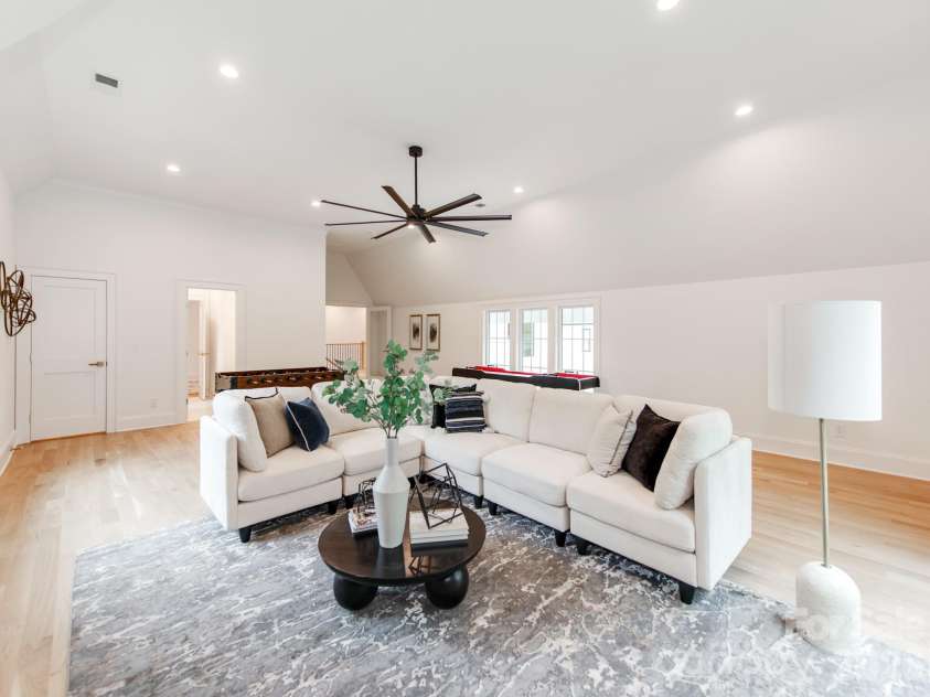 4627 Water Oak Road, Charlotte, NC 28211.  MLS# CAR4390042, YatesRealty ID 33618. 
