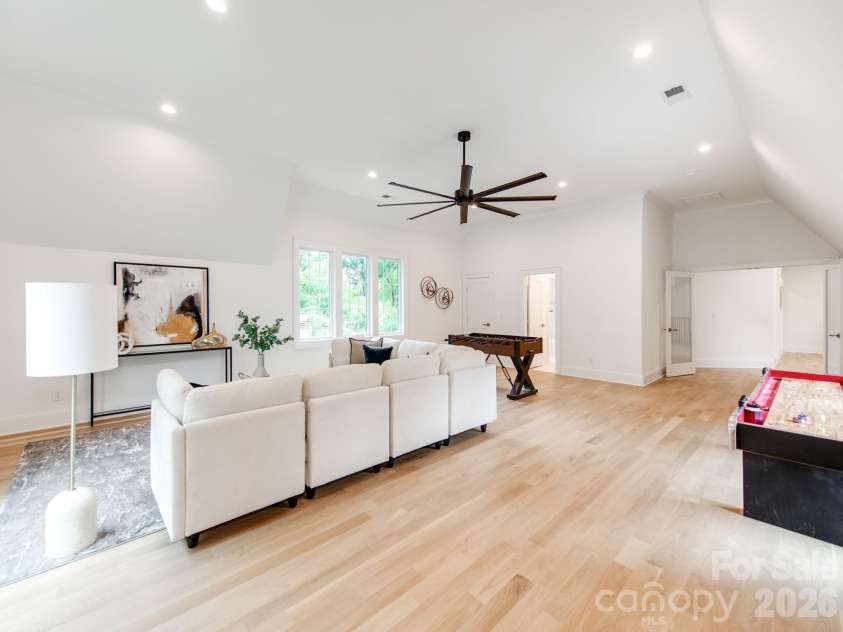 4627 Water Oak Road, Charlotte, NC 28211.  MLS# CAR4390042, YatesRealty ID 33618. 