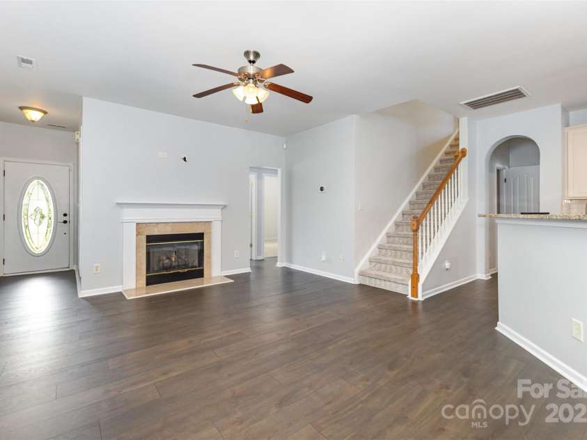 6533 Falls Lake Drive, Charlotte, NC 28270.  MLS# CAR4279086, YatesRealty ID 33618. 
