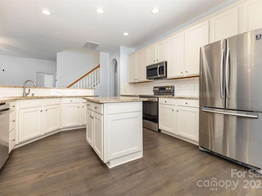 6533 Falls Lake Drive, Charlotte, NC 28270.  MLS# CAR4279086, YatesRealty ID 33618. 