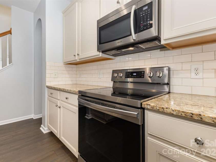 6533 Falls Lake Drive, Charlotte, NC 28270.  MLS# CAR4279086, YatesRealty ID 33618. 