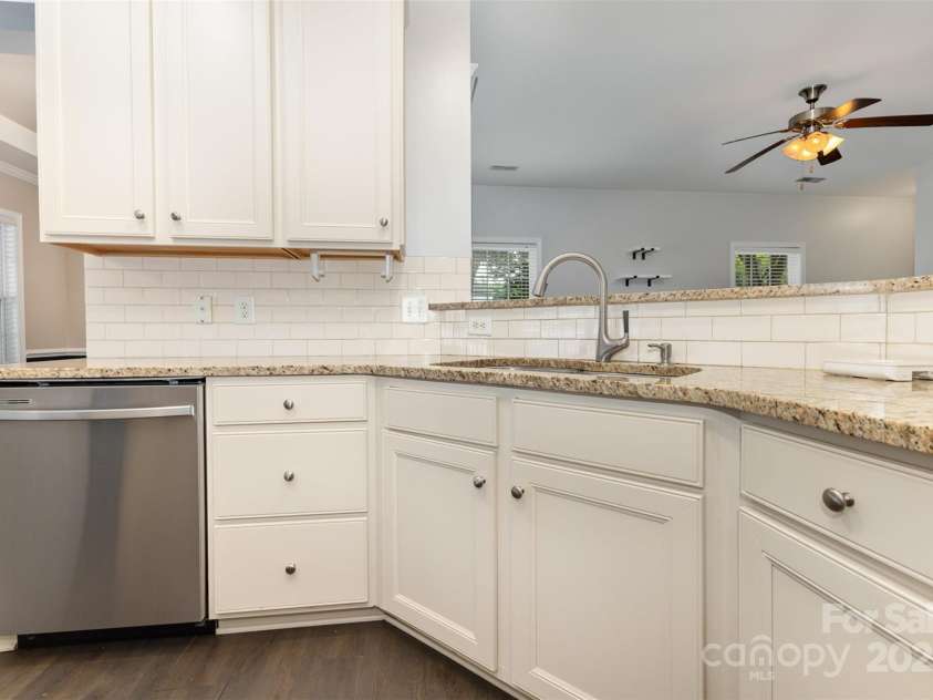 6533 Falls Lake Drive, Charlotte, NC 28270.  MLS# CAR4279086, YatesRealty ID 33618. 