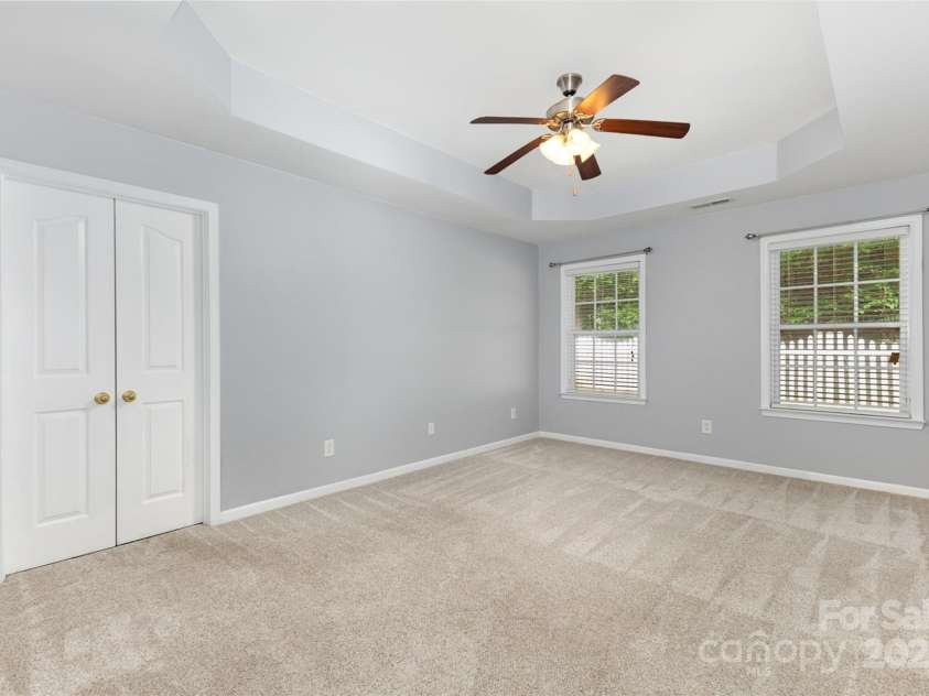 6533 Falls Lake Drive, Charlotte, NC 28270.  MLS# CAR4279086, YatesRealty ID 33618. 