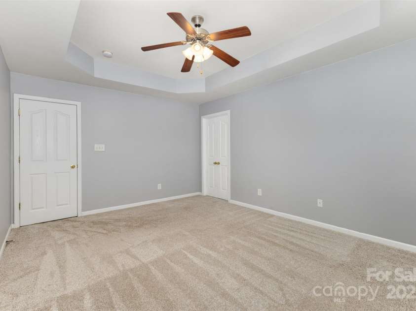 6533 Falls Lake Drive, Charlotte, NC 28270.  MLS# CAR4279086, YatesRealty ID 33618. 